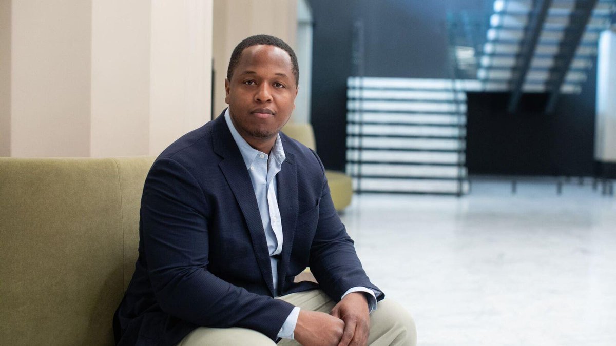 Forbes's tweet photo. Meet The AI Entrepreneur Who Used LinkedIn To Raise $13.8 Million https://t.co/Rr9PVf8a1a https://t.co/vlVYxekmp0