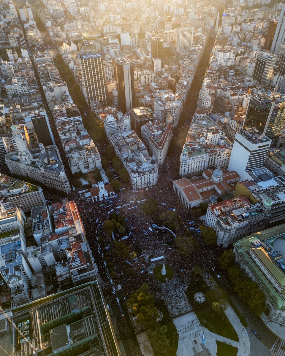 Inconmensurable Marcha a favor de la Educación  Publica Argentina.