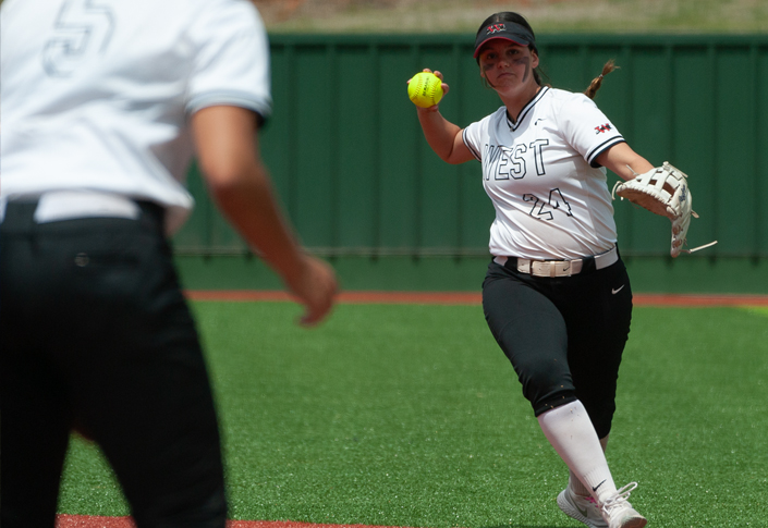 @WHSslowpitch knocks off Lawton Mac to open the regional tournament, then rallies to beat Guthrie in 3 games and advance to state. @WestmooreHS @whsjagathletics @MoorePublicSch mooremonthly.com/photo-gallery-…