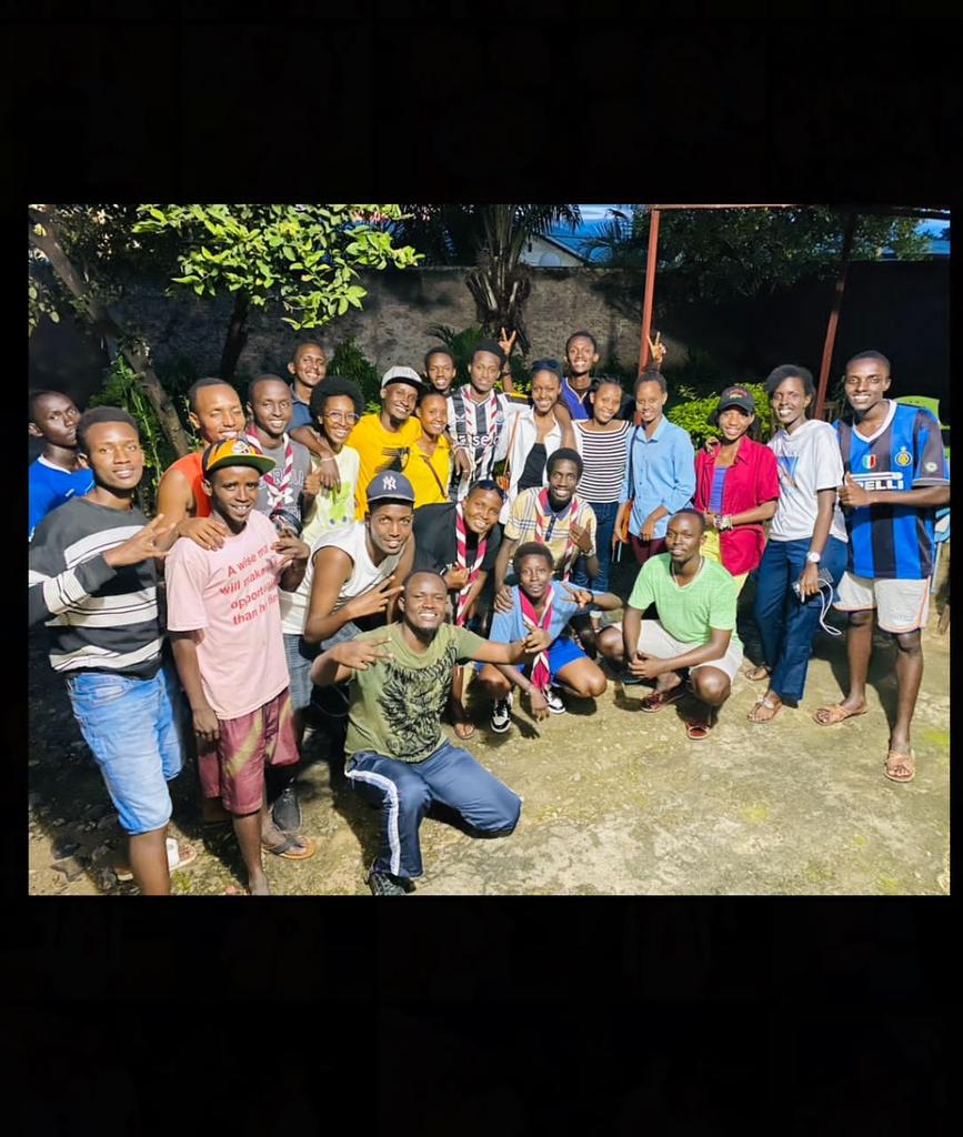 Oeuvres_Martins's tweet photo. Retournons sur les images de l’activité des Routiers et les Routières c’était dans le cadre de la solidarité et de discuter sur les différents projets de notre Unité et Brache⚜️🍀
.
.
.
#FSMT1⚜️🍀 https://t.co/LclqVg8Goz