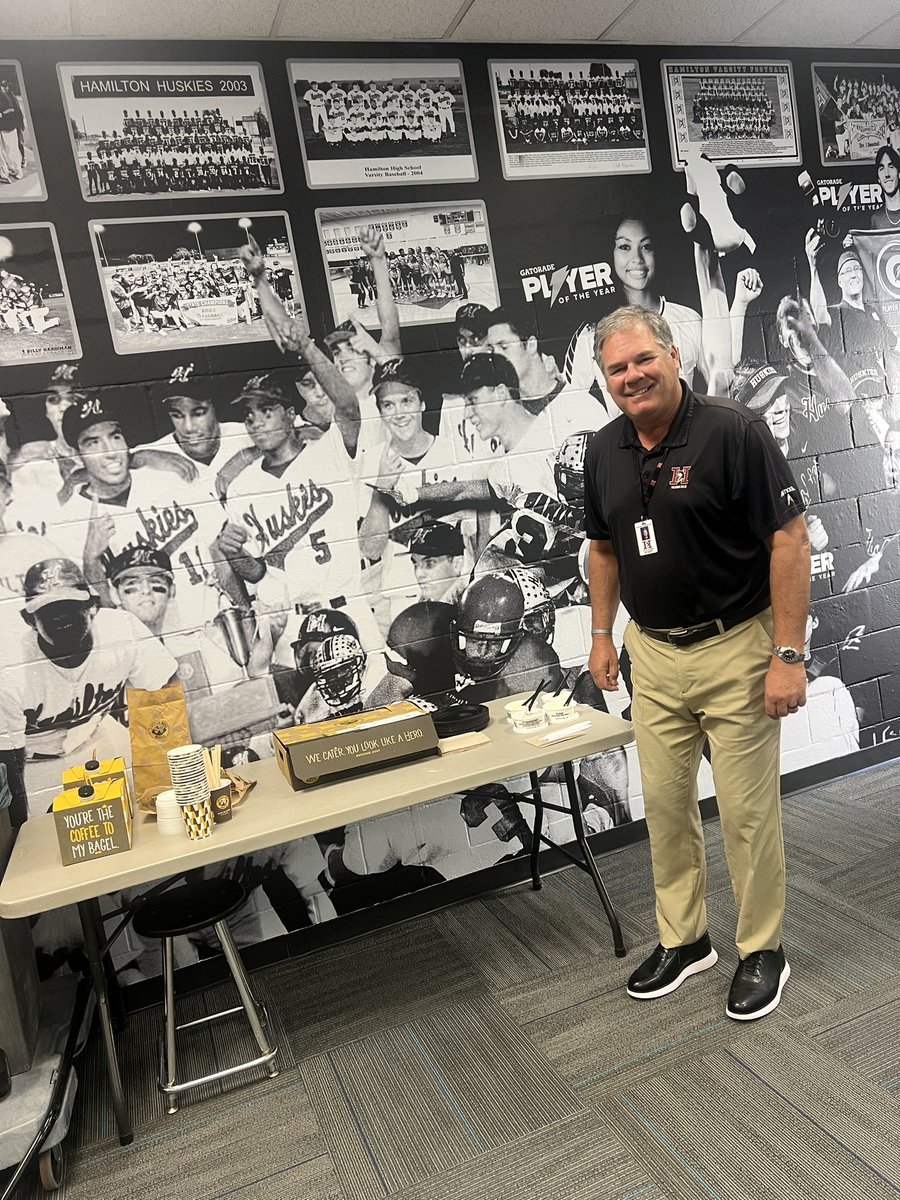 Standout counselor and ⛳️ coach, Steve Kanner, was the first to arrive for 🥯 and ☕️ at our @CollegeBoard AP proctor training today in the team room 👏🏻 Thank you @CUSDCounseling and community members for helping us administer over 2500 exams. @AP_Trevor @ChandlerUnified