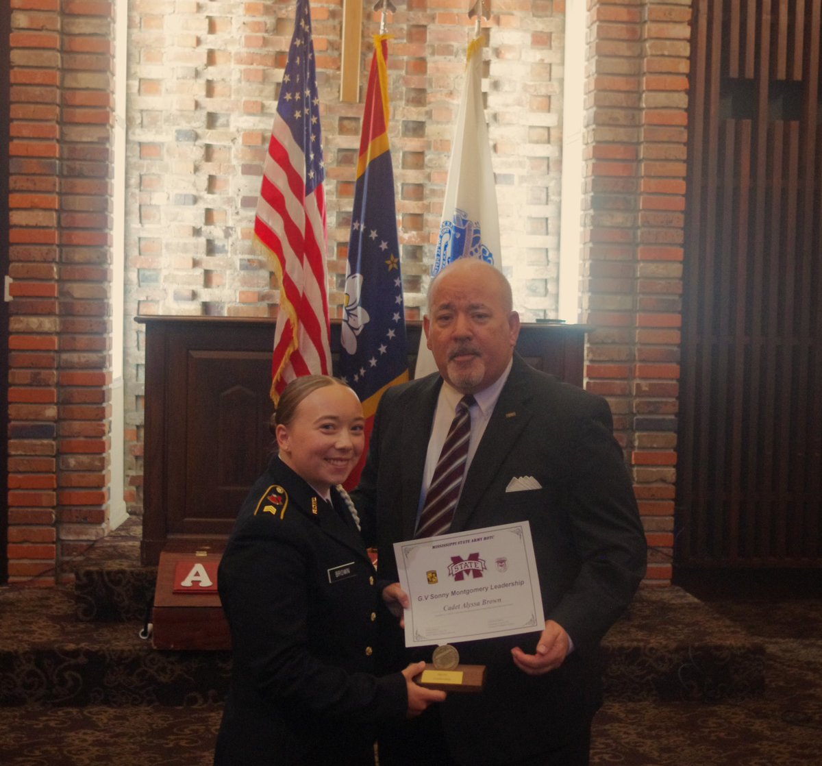 MsStateROTC's tweet photo. @sidsalter presented the G.V. “Sonny” Montgomery award for Leadership and Academics to Cadets Alyssa Brown &amp; Jake Hooper. Includes a $3,000 Scholarship. https://t.co/WAAOvK0gQs