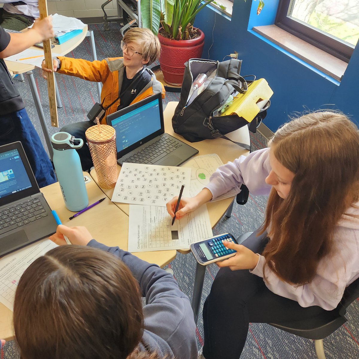 dotsciguy's tweet image. Engaging in quick reflexes by catching falling yardsticks and challenging our memory recall during in-class nervous system labs. 
#lifesciences #ReflexChallenge #MemoryTest