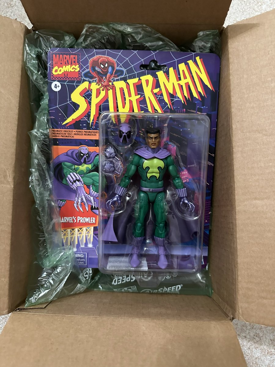 i just love that Spider-Man Retro cardback. Gonna get another to open up! Make sure to get your Marvel Legends Prowler from Walmart if you’re in the US. Extra protective packaging FTW 👍