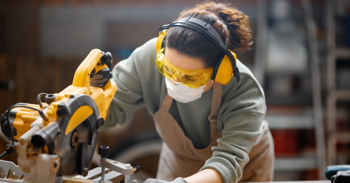 Consultive's tweet photo. Did you know women are breaking barriers in male-dominated trades like plumbing, electrical work, and carpentry? 

By diversifying these industries, they're addressing skill shortages and challenging stereotypes.

#WomenInTrades #Diversity #Inclusion https://t.co/5wwH5X7LoP https://t.co/WBSMDYOS0z