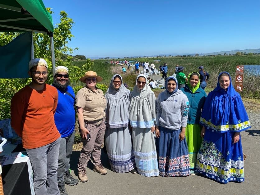 Bohras_USA's tweet photo. The #SFBayEstuary is the largest in #California and named as an estuary of national significance. On #EarthDay2024, the local #DawoodiBohra community was honored to join @EBRPD and over 100 other volunteers at Coyote Hills in #Fremont to clean up, pull invasive plants, and contribute to protecting this unique, diverse ecosystem!