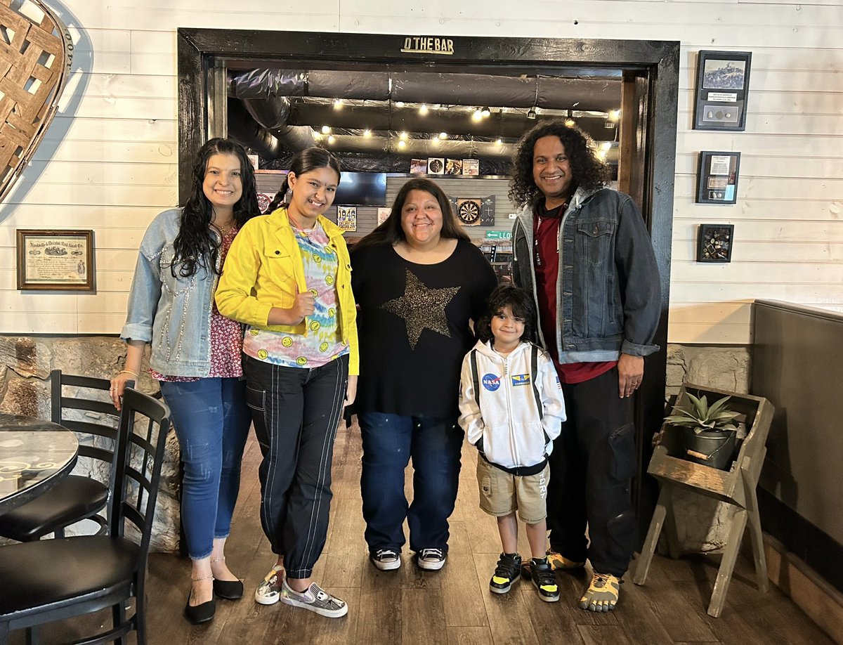 Incredibly honored and grateful to meet the amazing and talented guitarist @MayaNeelakantan and the Neelakantan family today! They have traveled all the way from India 🇮🇳 into the U.S. 🇺🇸 for the very first time. 😊 Y’all come back and visit soon again! 🤠🤟🏼🎸🖤 • #grateful