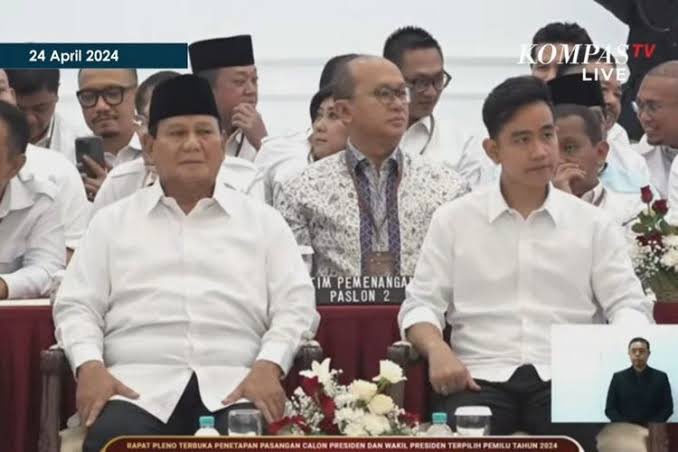 🚨BREAKING: KPU RI resmi menetapkan Prabowo Subianto & Gibran Rakabuming Raka sebagai presiden dan wakil presiden terpilih 2024. 😊