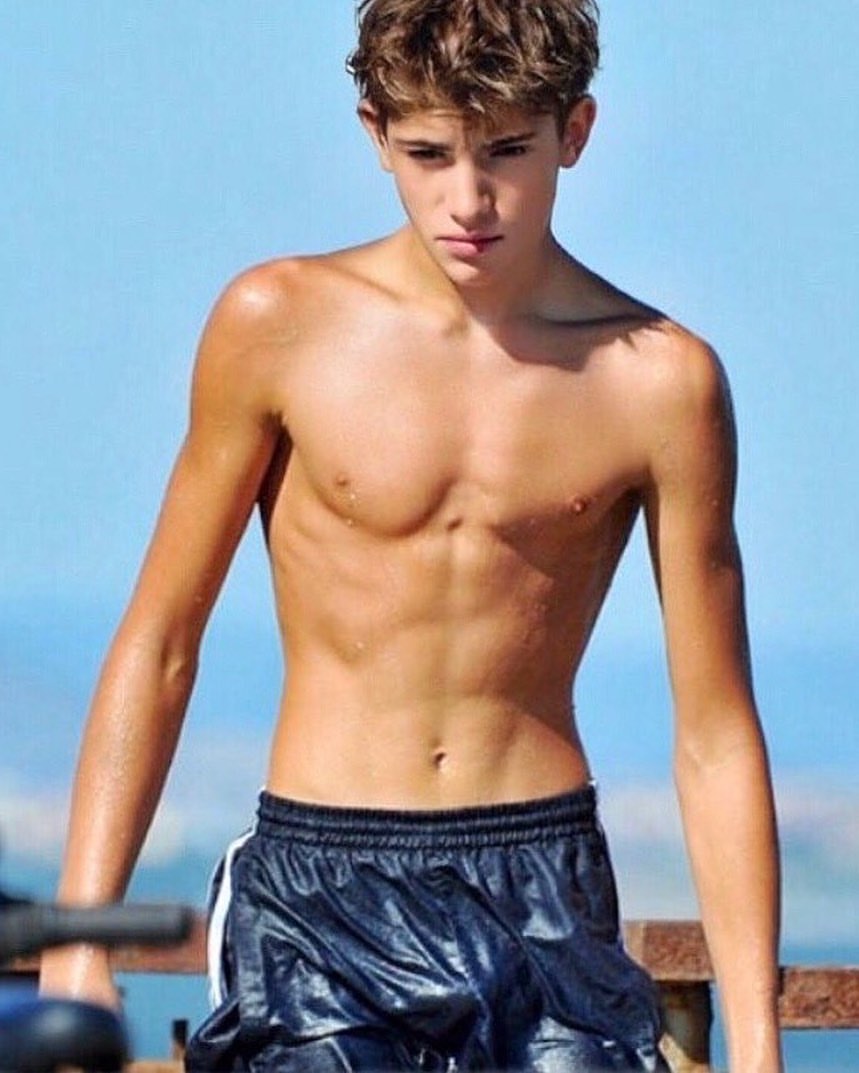 TopModels4U2's tweet photo. https://t.co/Hkyr9bt4MM