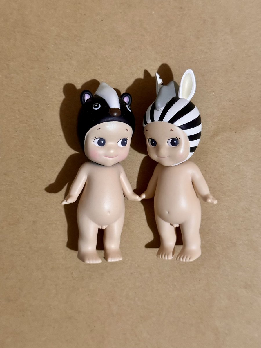yelvb's tweet photo. wts lfb 
🍓selling as set🍓
hirono simper stbo 1:1 ₱1,700

🍓sonny angel🍓
zebra ₱400

total set price: ₱2,100
~~~~~~~~
x lowballer
all in good condition
can do 50%dop 
rembal on 26th April
mop: gcash 
mod: j&amp;t ex https://t.co/Z4kx73OcOZ