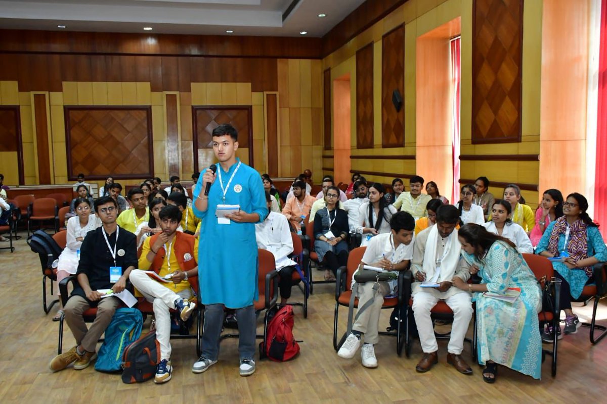 *Day 1 of the Bhoomi Fest, organized by SFD LUCKNOW, featured a session presided over by the esteemed SPEAKER of the House,@__anant05 .Delegates from all countries engaged in discussions on the 'Effects of climate change and pollution on biodiversity and vulnerable communities'