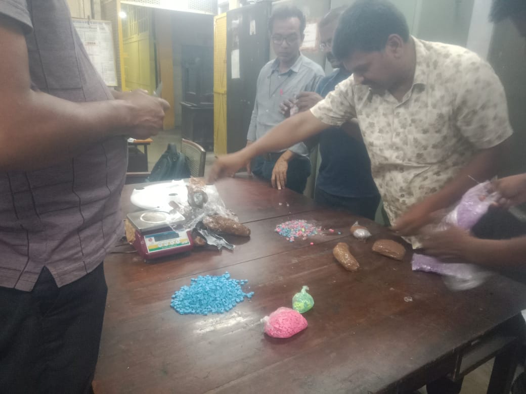 NCB Kolkata Zone 23.04.2024 📌Own intel n surveillance 📌Seizure of 1.676 kg of Amphetamine 📌At foreign post office Kolkata . 📌 Investigation under process @HMOIndia @PMOIndia @BhallaAjay26 @dg_ncb @PIBHomeAffairs @ANI @PIBKolkata