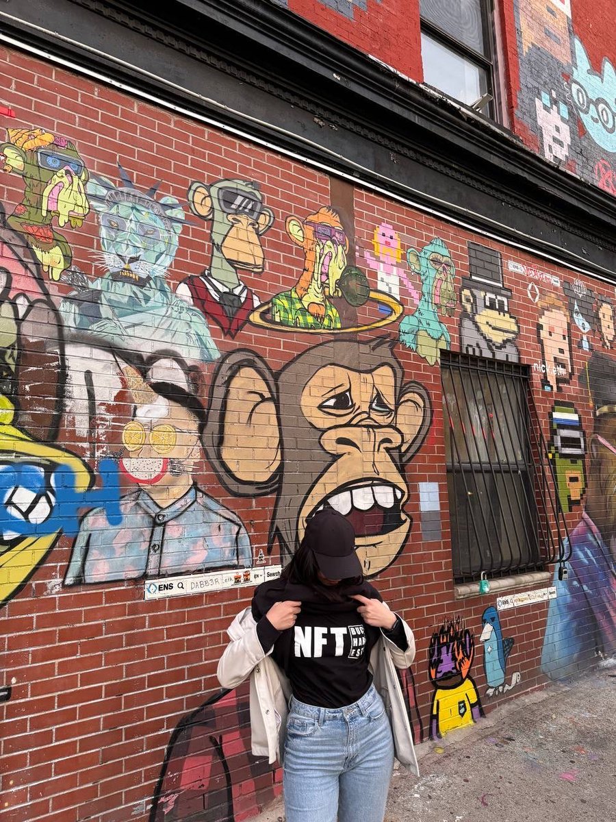 nft_bucharest's tweet photo. gm frens, ☕️

Sending hugs &amp; kisses from Williamsburg, Brooklyn! 🫂 …But only for now cuz we’re waiting for you in Bucharest, in exactly 2 weeks!! 🔥

🎟️ https://t.co/6fd32UP0OB https://t.co/elFVsk9igI