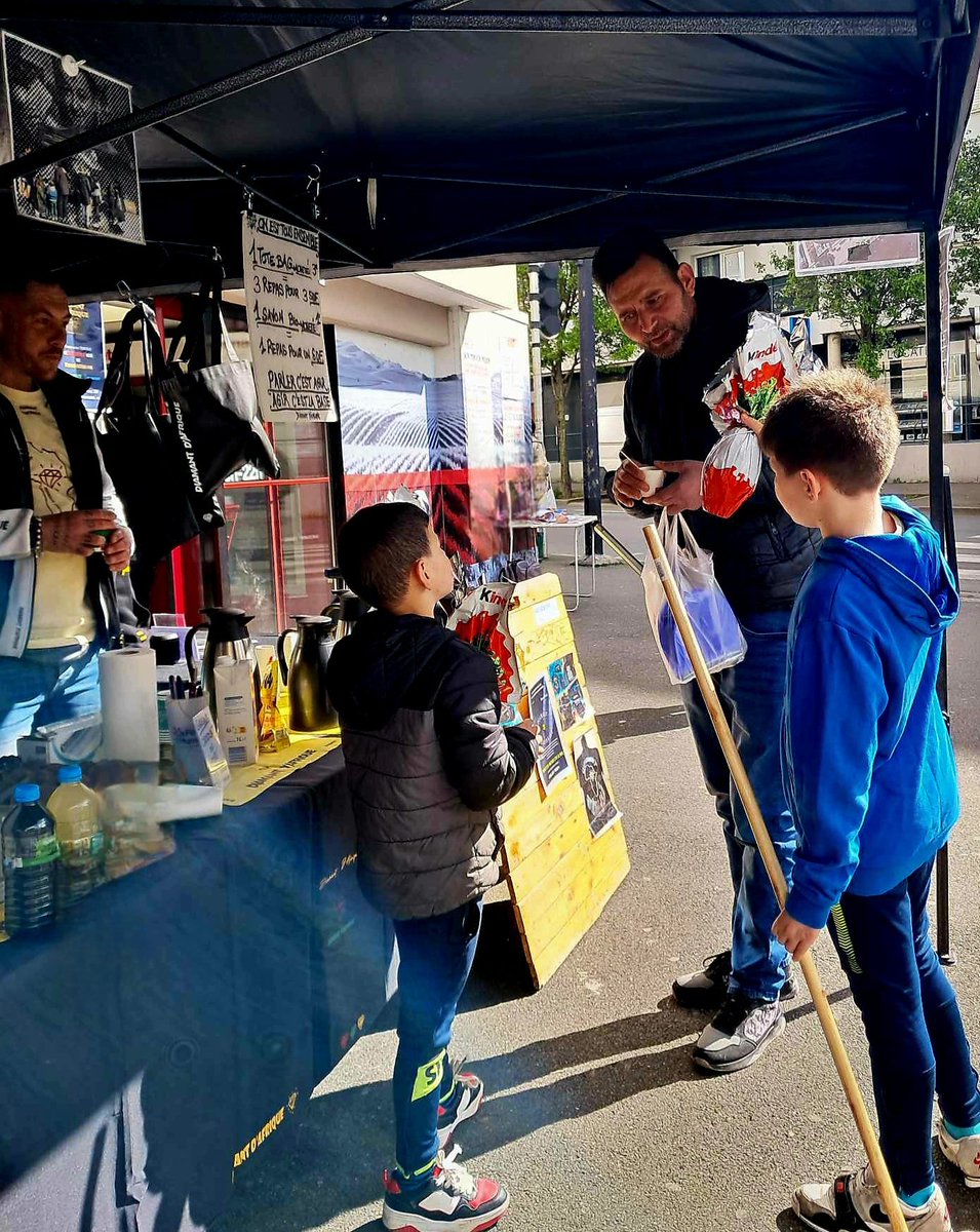 👉Petit déjeuner☕🍌🍑, repas solidaire🫕
#Association 
#StandSolidaire #PetitDejeuner #RepasSolidaire #intergenerationel #multiculturel #Solidarité #Partage #entraide #Echange #benevolat #generosite #bienveillance #PlaceLénine #Champigny #valdemarne 
Diamant-dafrique.com