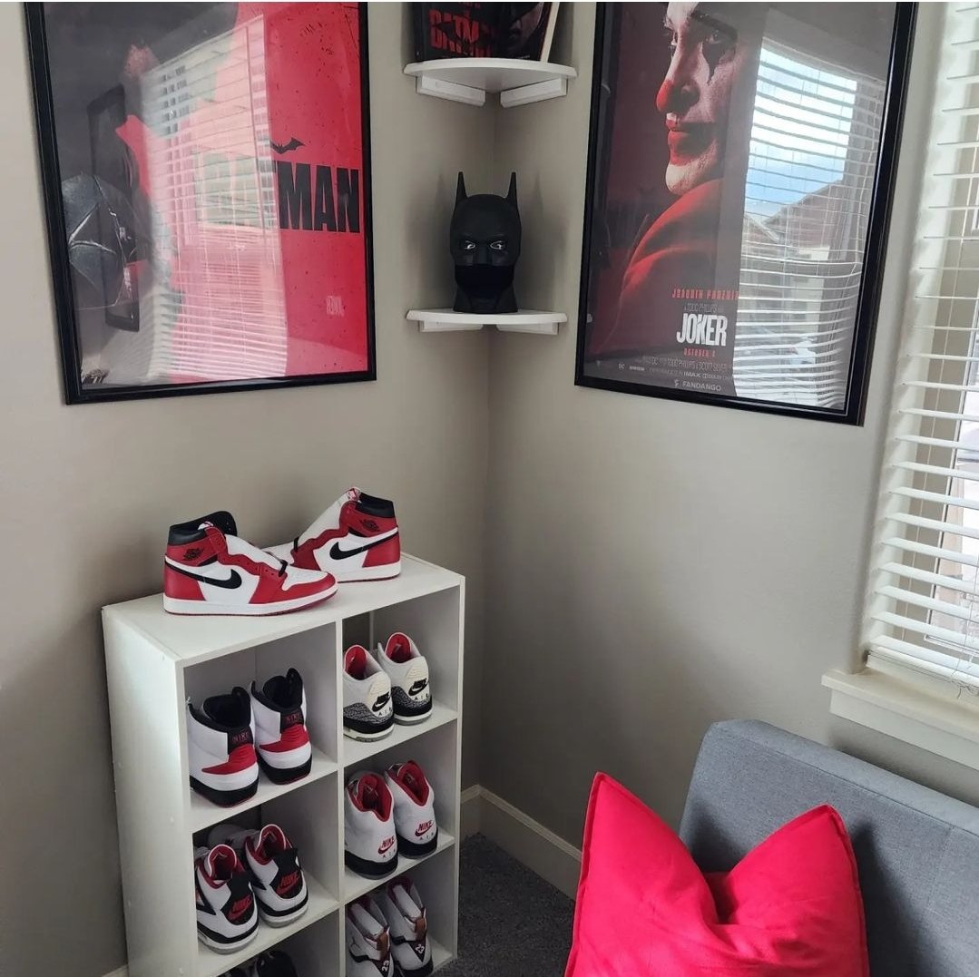 Decided to add one of my other huge loves to my entertainment room. 

For those who know what they're looking at, should they? Or should they go? 

OG colorways, of course! #TheBatman #Joker #NikeAir #JordanBrand
