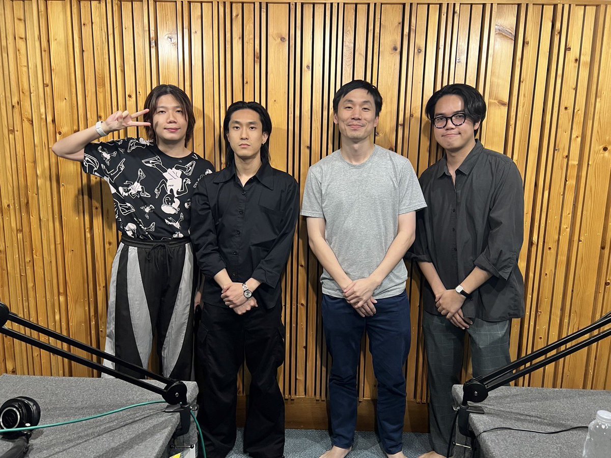 salmon_podcast's tweet image. สามดู๊ด แอนด์ สะอาด รอฟังได้เลยใน Arttrovert เร็วๆ นี้ #SalmonPodcast #Arttrovert #สะอาด