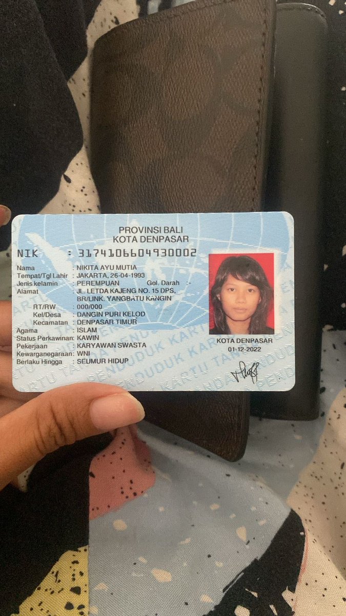 fakejennerrr's tweet photo. Guys hati hati sama yang namanya NIKITA AYU yg ngejanjiin tiket konser (taylor swift, bruno mars, etc) ATAU tiket universal studios singapore ATAU apartemen, ini orang scammer gila banget gabalik2 duit ku 5juta lebih. @nikitaayu_m https://t.co/xzOY1Fkfqk