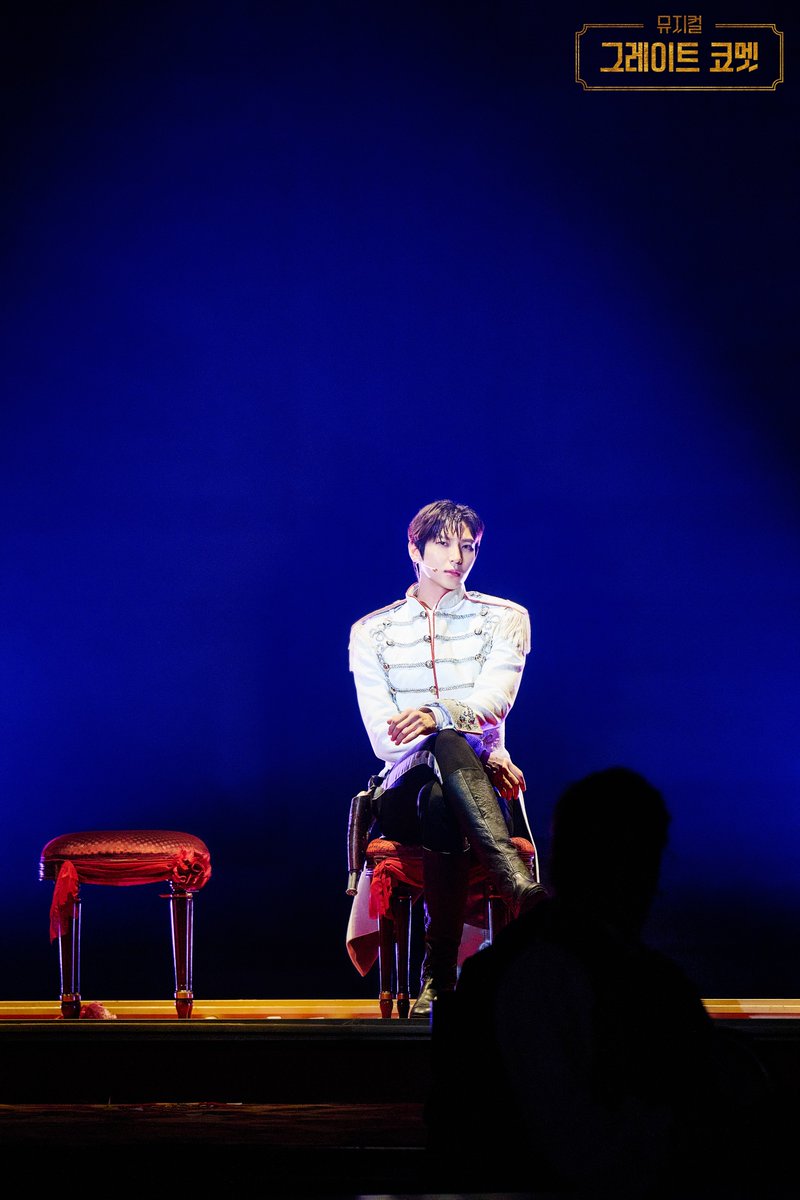 shownote's tweet photo. ｜공연사진｜#그레이트코멧

𝐌𝐔𝐒𝐈𝐂𝐀𝐋 𝐓𝐇𝐄 𝐆𝐑𝐄𝐀𝐓 𝐂𝐎𝐌𝐄𝐓

𝐀𝐍𝐀𝐓𝐎𝐋𝐄 | 아나톨
#고은성 #정택운 #셔누

뮤지컬 <그레이트 코멧>
2024.03.26-06.16
유니버설아트센터 https://t.co/nTCIuW9LPg