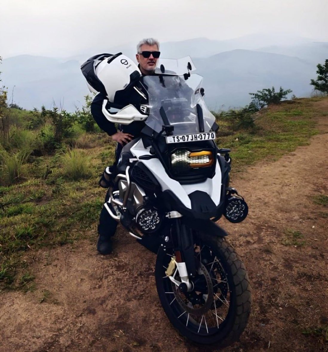 #AjithKumar resumes his bike tour 🏍️

#AK #VidaaMuyarchi #ajith #tamilactor #bikeride #kollywood #kollywoodcinema #kollywoodmovie #tamilmovie #tamilcinema #CelebrityClicks