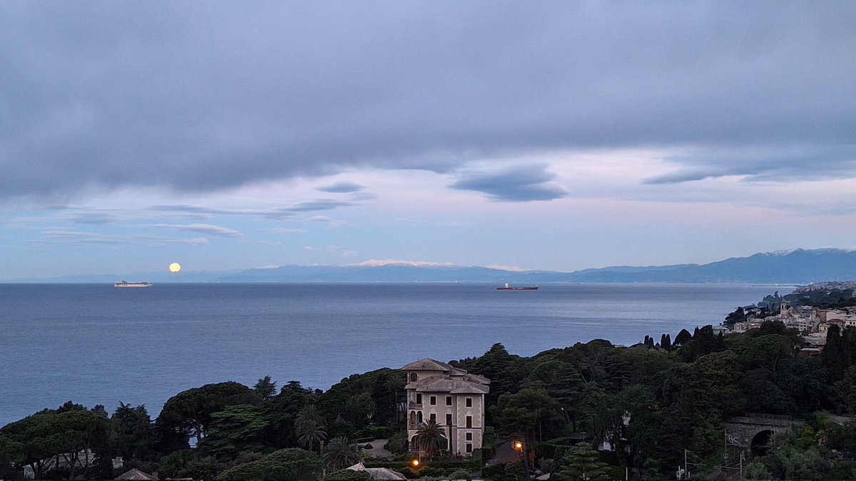 Il tramonto della luna #Liguria