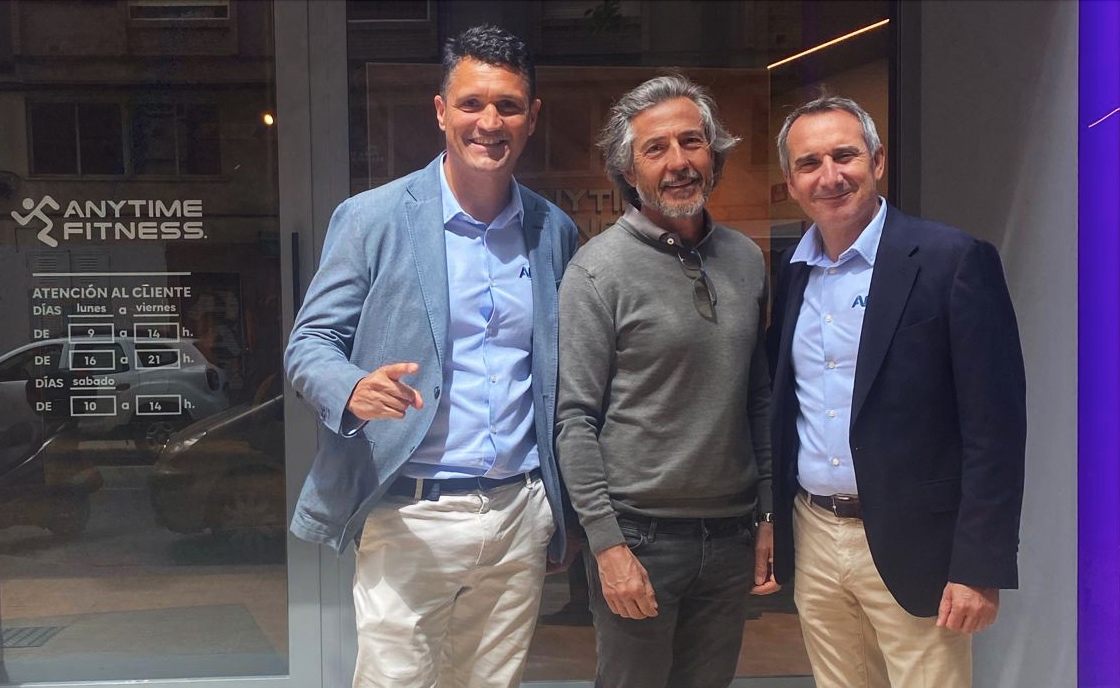 Anytime Fitness abre su primer club en la provincia de Castellón y quinto en la Comunidad Valenciana Leer más: shorturl.at/pvxS1 #AliciaVerdú #AnytimeFitness #fitness #Gimnasios #LuisGarcía #Myzone #TimDevereaux