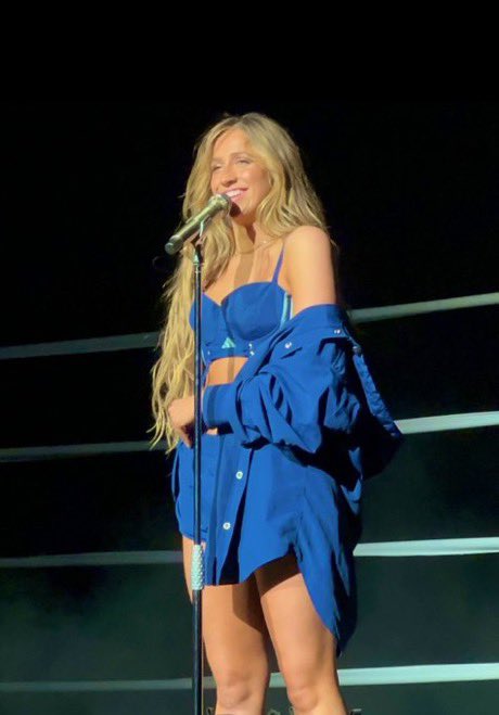 t8mcraeaccess's tweet photo. 📷| pics of Tate performing last night in London

#ThinkLaterTourLondon #TLTLondon https://t.co/XqOnRbXzMt