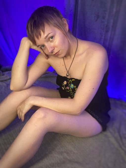 Filled with mood stabilizers and a dream 🥺 https://t.co/J4xaxhSwgv