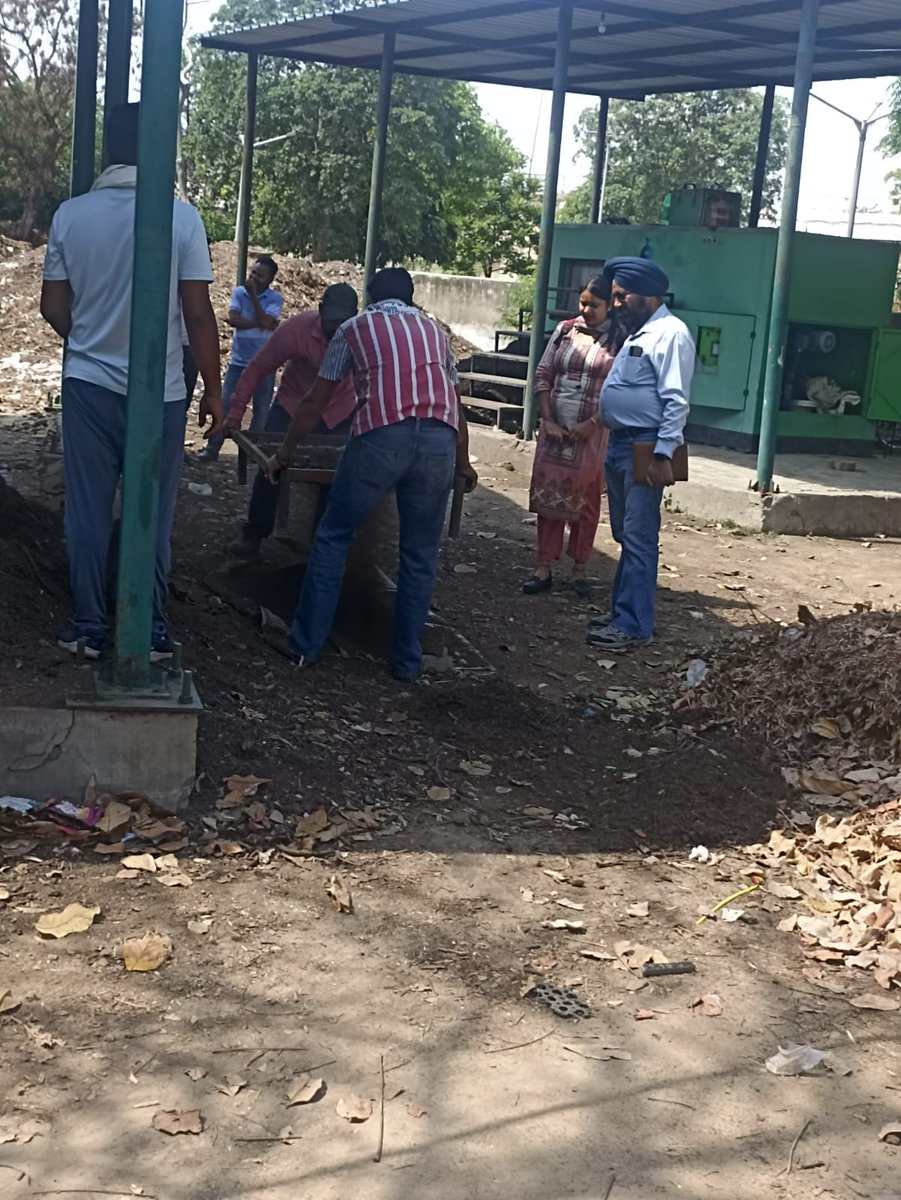 MC BATHINDA
DATE -23/04/2024
📷 Special drive of sieving of compost at Compost Unit near Rose Garden as per the guidelines of PMIDC .
#ss2024#Mycleanindia #SwachhSurvekshan2024 #COVID19 #swachhbathinda #pmidc #Covid19India #SafaimitraSurakshaChallenge #GearUp #MCB