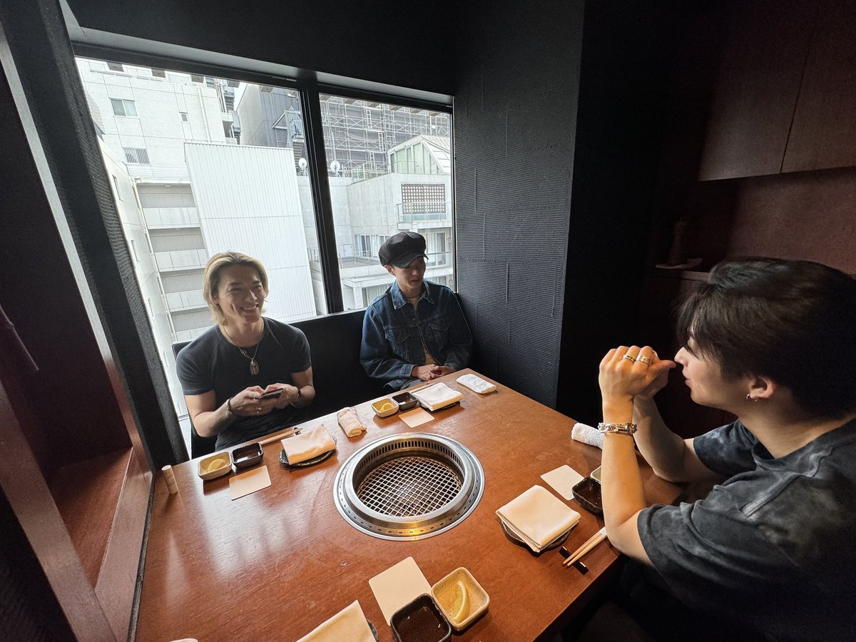 yose__staff's tweet photo. 有言実行！🍻笑
ヨセFM 公開収録ゲスト
忙しいなかスケジュールを合わせて
集まってくれました。
感謝を伝えられて良かったです👍
それぞれの魅力に刺激をもらう
良い夜となりました！！！☺️🍷🔥

RYOTA https://t.co/bRpOftCBM2
