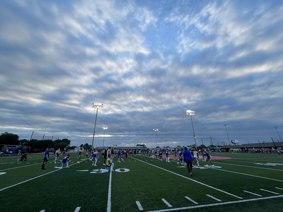 Leslie_Brister's tweet photo. #RedRiverRunThrough was a success! So thankful for a wonderful team & friends that support the dogs no matter the ๐ https://t.co/Eg7lOFzdnJ
