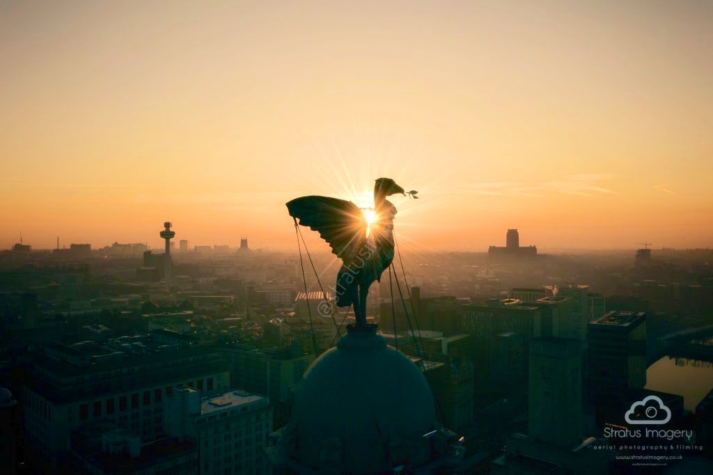 Morning Liverpool 🌅 @stjohnsbeacon @angiesliverpool @realrobinjmac65 @YOLiverpool @ThePhotoHour #liverpool #liverpoolcity #sunrise