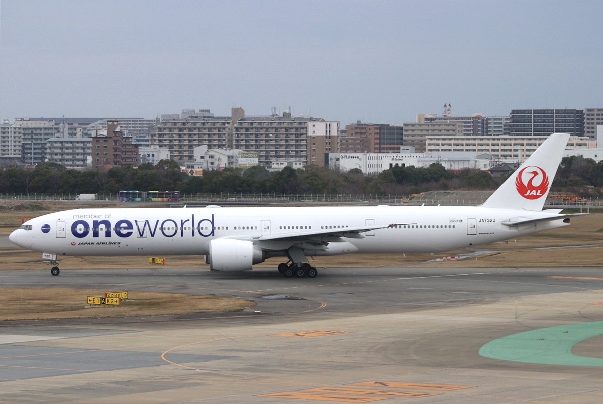 JAPAN AIRLINES
B777-346ER
JA732J
'One world livery'