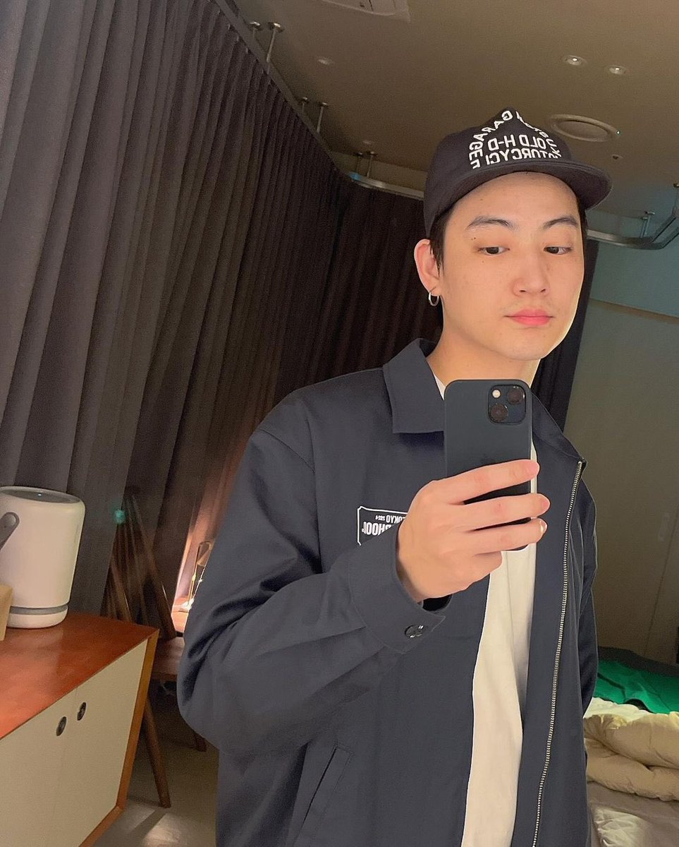 KleeneDef_JayB's tweet photo. Day 648 🖤
📸
. 
I'll continue to show a photo/vid of my cats every day, and maybe it will make #JAYB a little happy...just like they make me happy 
.
#제이비 #GOT7 #cats @GOT7 
#재범 #아가새 @jaybnow_hr https://t.co/I33DlaeuN1