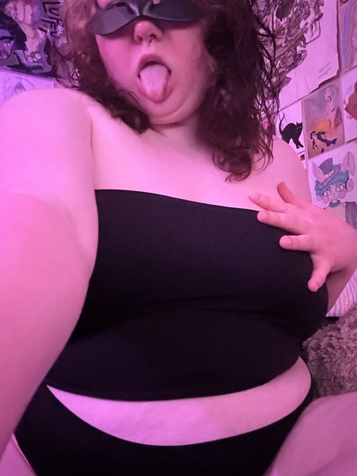 I&rsquo;m live #chaturbate https://t.co/NmqhdVDZMV<a href="/tag/chaturbate"class="tags">#chaturbate</a>
