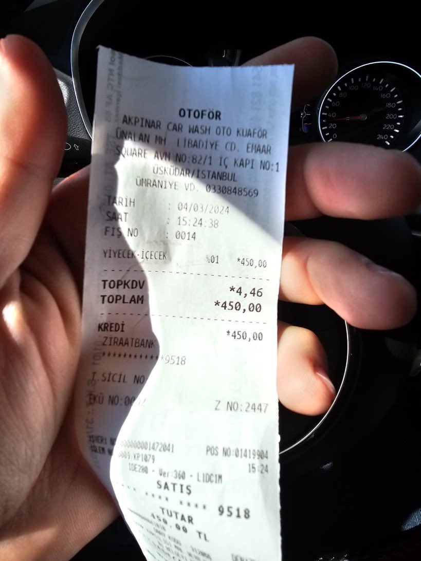 denetlecomtr's tweet image. Bunu ilk kez görüyoruz!

EMAAR AVM’deki oto yıkamacı %1 KDV’li yiyecek fişi kesiyor. 

Hizmette kalite ve güven yüksek demişler ama keşke biraz vergi de ödeselerdi. Mekan tıklım tıklım, gelir çok, vergi yok. @vdksosyalmedya