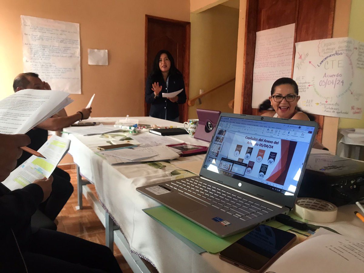 SREBVB08's tweet photo. 👩🏫🧑🏫 Colectivo de Supervisores de #Telesecundaria, de la #SREBVB, en sesión para el fortalecimiento de la #SextaSesión Ordinaria de #CTE y #TIFCD, potenciando el diálogo profesional, en beneficio del aprendizaje de los estudiantes.📚 🖍️
@arturougaldea_
@SEB_Edomex
@SeducEdoMex https://t.co/bj5P3F8gYN