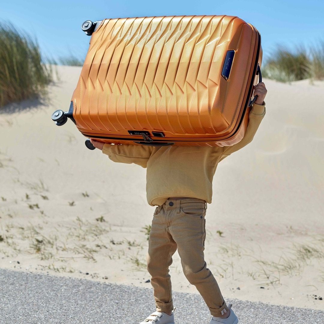 BRB, we're off to find summer. 😜🛒: @Samsonite_SA 

#CanalWalk #HaveItAll
