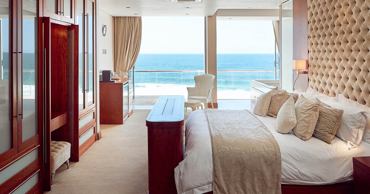 😱 Scream Day Deal Alert! 🎉 Get 30% OFF on luxury villas and penthouses like La Montagne Penthouse in Ballito. Don't miss out on celebrity-style living for less! More info 👉 bit.ly/3L32Dzb  #ScreamDay #ekkoDeals #LuxuryForLess #BallitoBuzz 😱💸