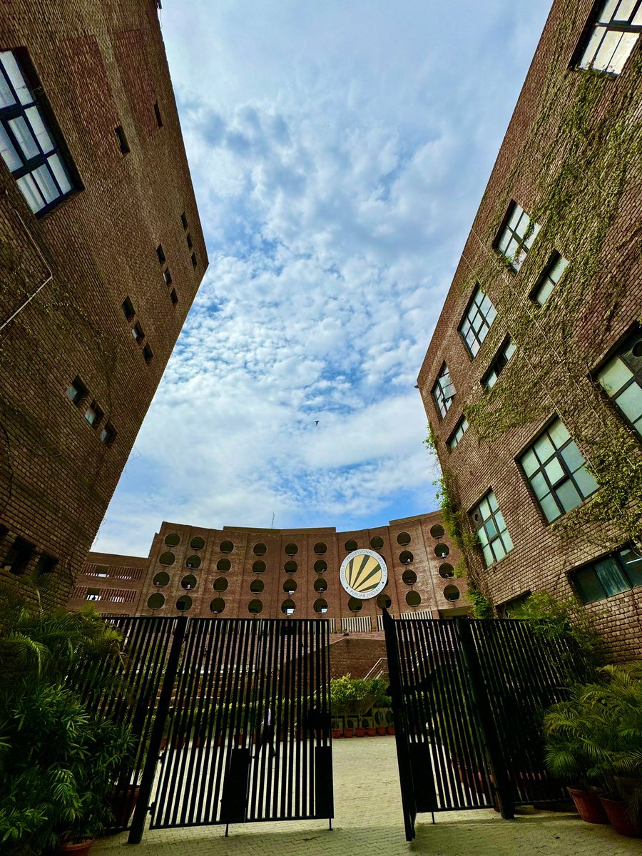 lpuuniversity's tweet photo. Welcome to the World of Wisdom and Warmth - #WelcomeToLPU!
#LPUForYou #LPUDiaries #LPUReview #LifeAtLPU #BestUniversity #TopUniversity #WednesdayThoughts #WednesdayInspiration #HappyVertos #Trending #BeautifulPlaces #UniversityLife #HappyLPUFamily #AchieveBIG #ThinkBIG https://t.co/PohY75GujY