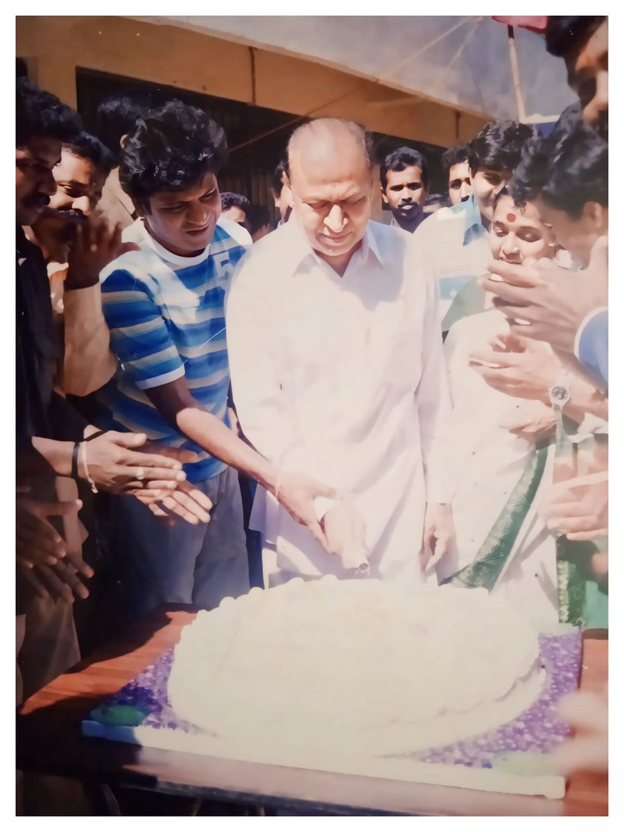 Bosssssssss ❤❤❤❤❤❤❤❤

Throwback #Shivanna at #Appaji Birthday Celebration ❤🎂

ಹುಟ್ಟು ಹಬ್ಬದ ಶುಭಾಶಯಗಳು ಅಣ್ಣಾವ್ರೇ 🎂❤

#HBDDrRajkumar #DrRajkumar #DrShivarajkumar #Annavru #ShivaSainya 

@NimmaShivanna ❤❤❤ @ShivaSainya