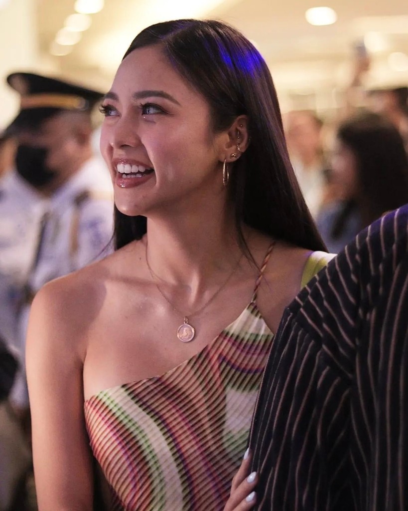 PEPalerts's tweet photo. #KimPau 🫶

SPOTTED: Kapamilya actress #KimChiu attends the #ElevatorPremiereNight of #WhatsWrongWithSecretaryKimPH leading man #PauloAvelino at SM City North EDSA in Quezon City on April 23, 2024. READ: https://t.co/yQnHFrKElp

📸 Carlos Miguel Padua Aragon and VIVA Films https://t.co/GNHgwJHfhN