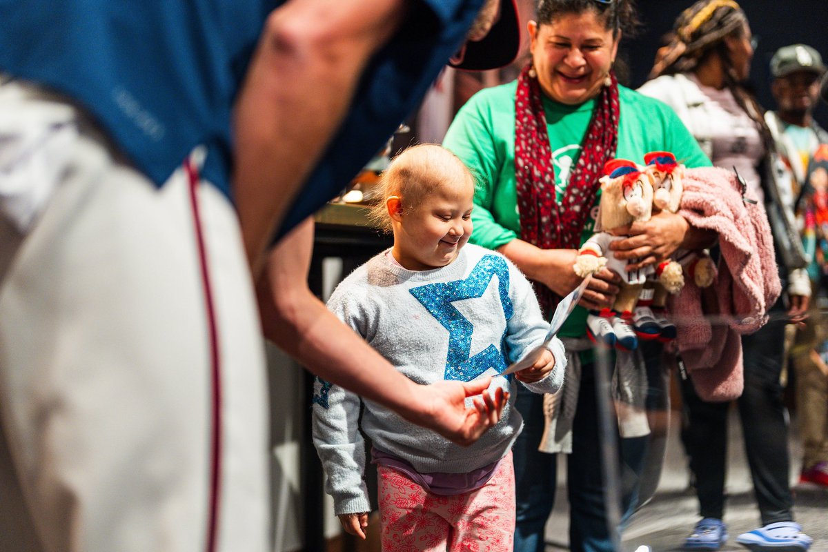 Tonight, Chris Sale hosted families from @childrensatl in the Community Clubhouse! Thanks to Chris for his support of the Atlanta Braves Foundation and these amazing families 🤍
