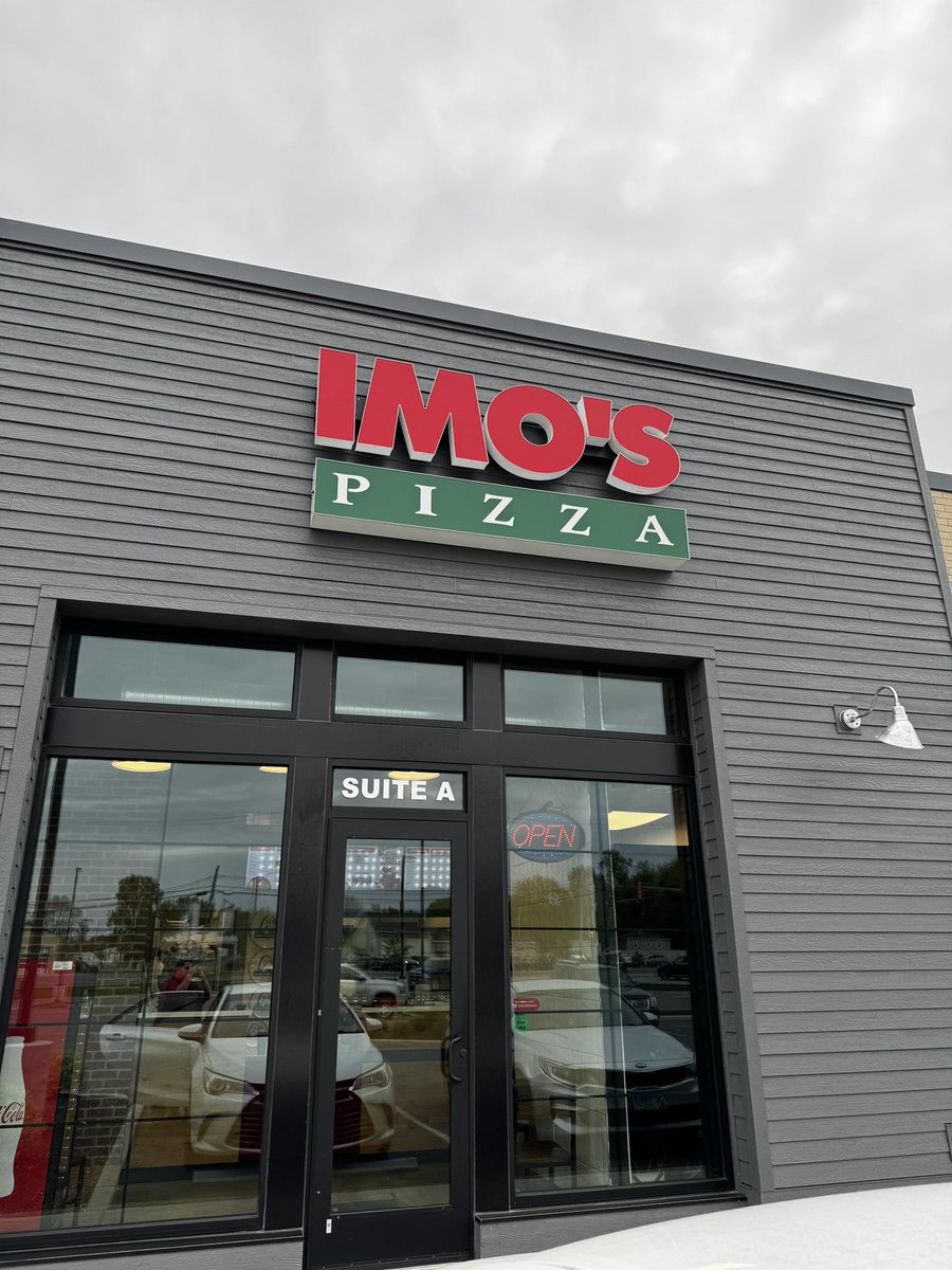 cplforrestgump's tweet photo. @NHendizadeh @MythicalChef @Mythical I was able to snag the best style of regional pizza today!! 😂 I think it’s delicious 🤤 https://t.co/antgtnObCt