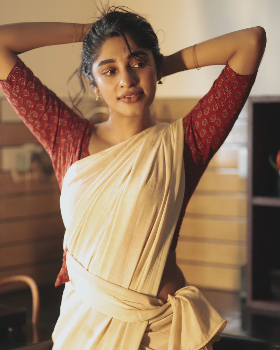 Actress S h i r l e y B a b i t h r a Recent Stylish Traditional Stills ✨ #ShrileyBabithra @Shirleybabithra @PRO_Priya @spp_media