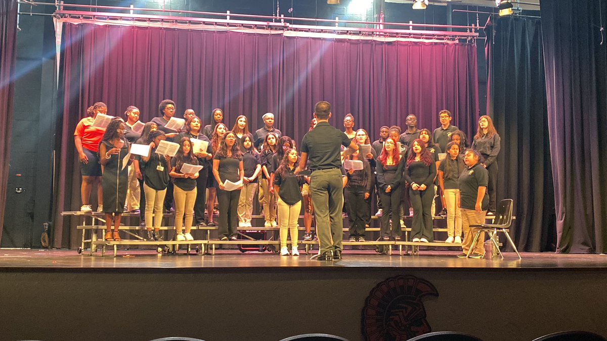 The Chorus of @ROARMMS had a fantastic time making music with the @WeAreLely Chorus. Special thanks to Mr. Riedl for all the hard work he put in to this event! This is the first time in 6 years that the two programs have had a rising event. @collierschools