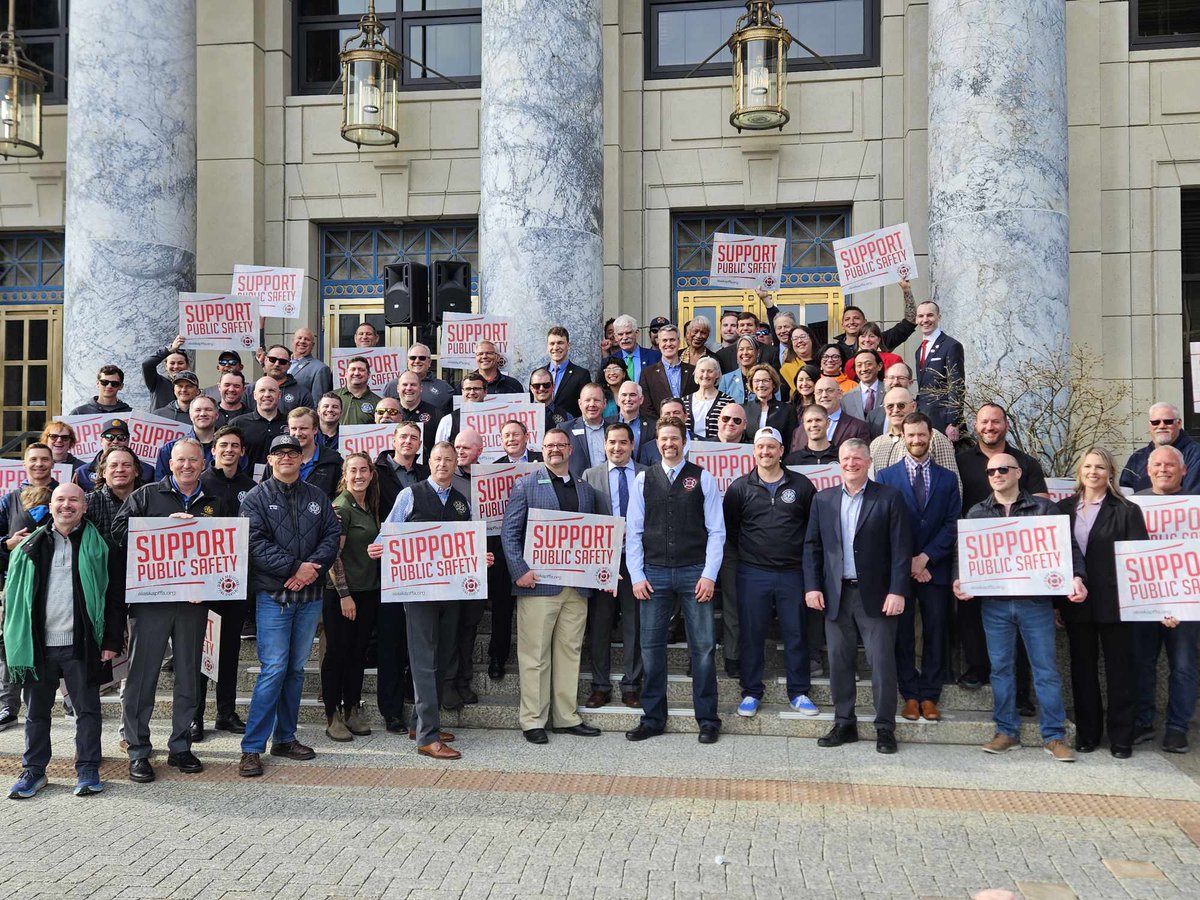 Proud to stand with union members representing our firefighters, law enforcement officers, and state employees today in front of the Capitol to advocate for defined benefits.
#akleg #unionstrong #PublicSafety