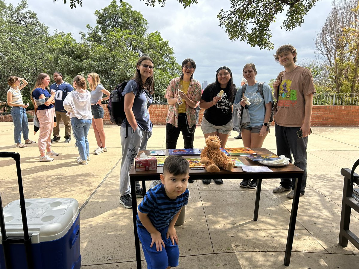 Paletas on the patio annual TEACH event on World Book Day 📚and MA in Teaching mixer too! Great afternoon @tu_eddept! Thank you student leaders Juliana & Xavier! 1/3