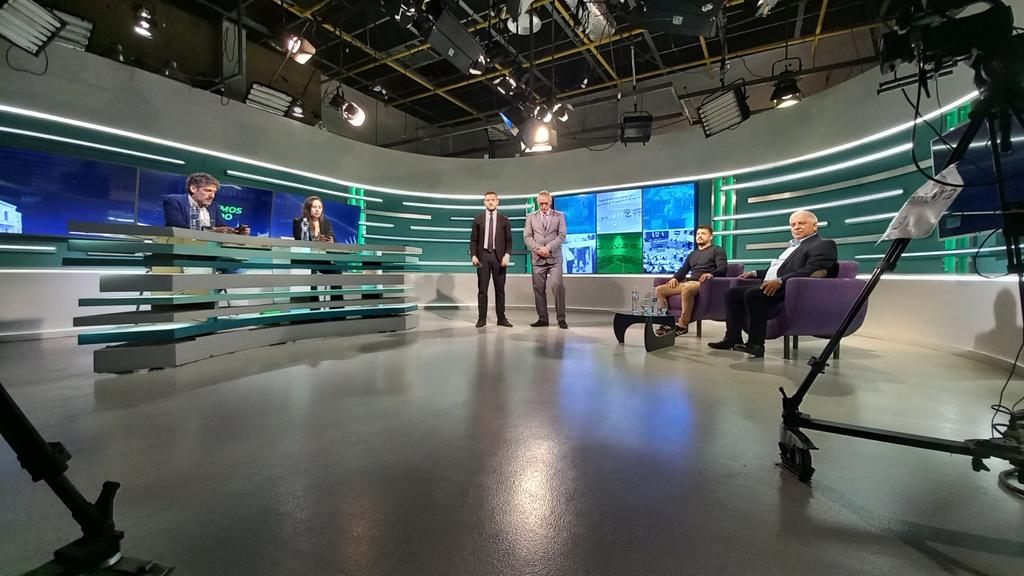 pordook's tweet photo. ¡Ya comienza #TenemosTodo ! Vuelve la tradición del debate político a la pantalla de TV pública rionegrina. 
@CANAL10ok con @PabloCapra1 Fer Velazquez .  Hoy invitados Fabian Galli, @rodovicente , Ignacio Gómez con los periodistas invitados @mariofavole @danilujang @LU19AM690 https://t.co/zC9jNInqGV