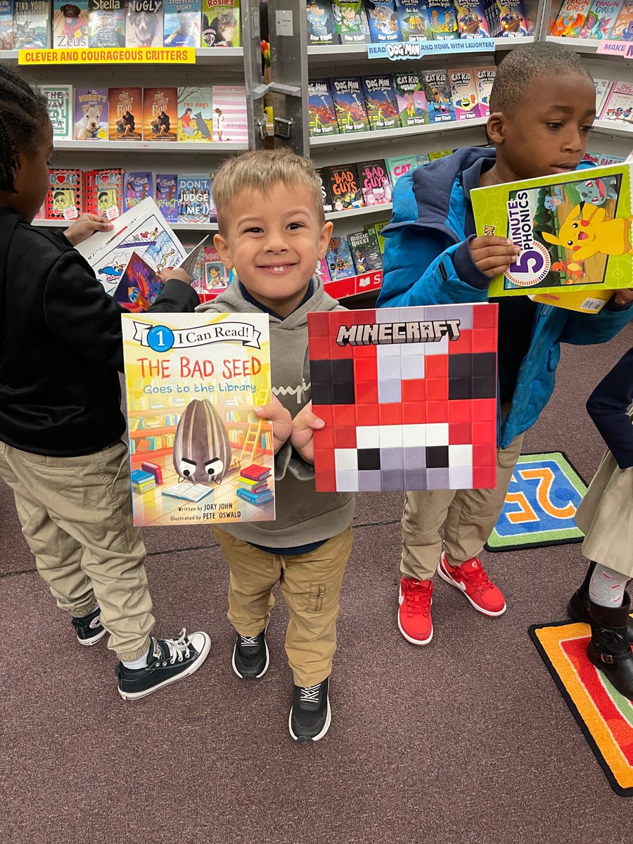 NPSchools_VA's tweet image. Nearly 500 books went home with St. Helena Elementary students on Tuesday thanks to the Scripps Howard fund and Scholastic!

Every student was able to pick out two free books during the school’s book fair.

#NPSLovesLiteracy #LearnToReadReadToLearn