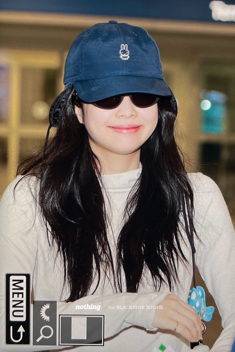 keddyjenlisa's tweet photo. She’s really in a good mood after meeting Lisa at LA cute 😭😭 https://t.co/43KXSKnk2N